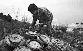 对越自卫反击战: 79年中越战争越军埋地雷使我军伤亡惨重!