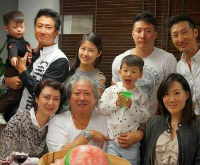 洪金宝女儿照片曝光，35岁至今未嫁，美貌不输范冰冰