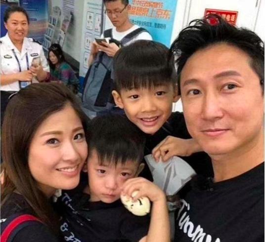 洪金宝女儿照片曝光，35岁至今未嫁，美貌不输范冰冰