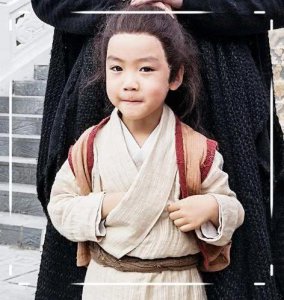 ​有种反差萌叫《陈情令》的温苑，当他穿西装梳起油头，帅到没天理