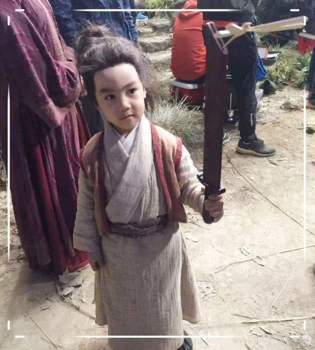 有种反差萌叫《陈情令》的温苑，当他穿西装梳起油头，帅到没天理