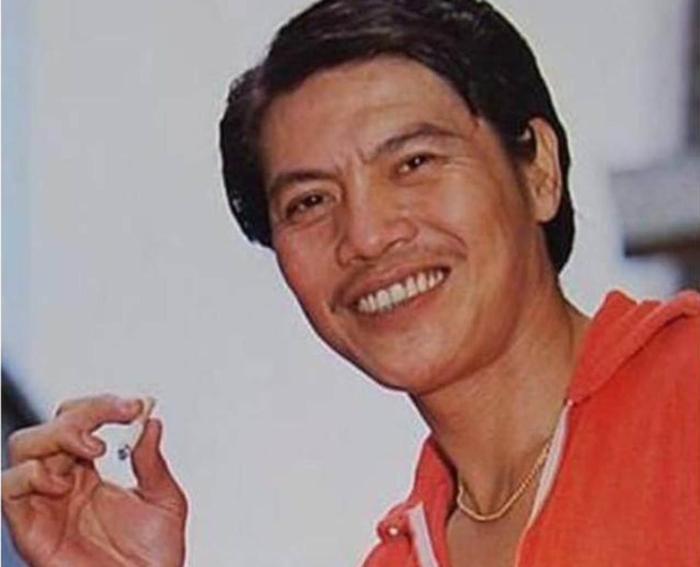 他曾与李小龙齐名，因玩弄女星感情，一世英名尽毁