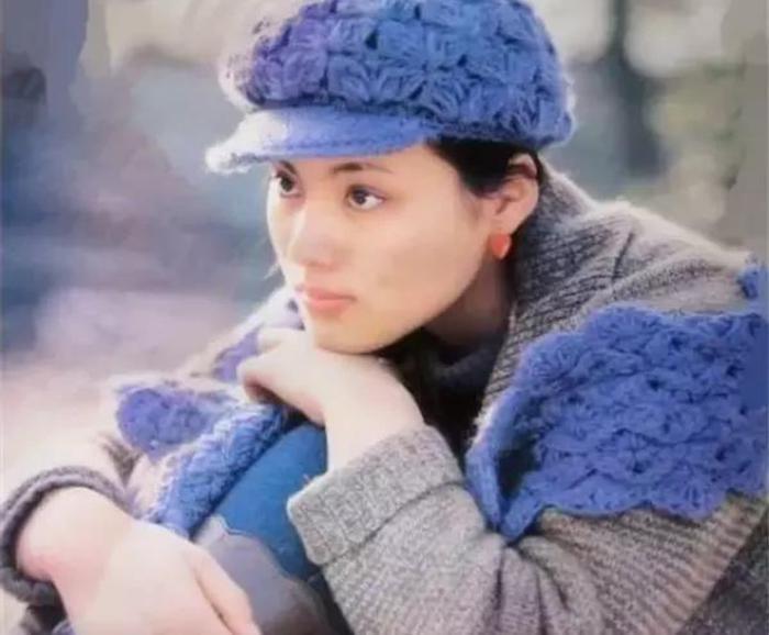 他曾与李小龙齐名，因玩弄女星感情，一世英名尽毁