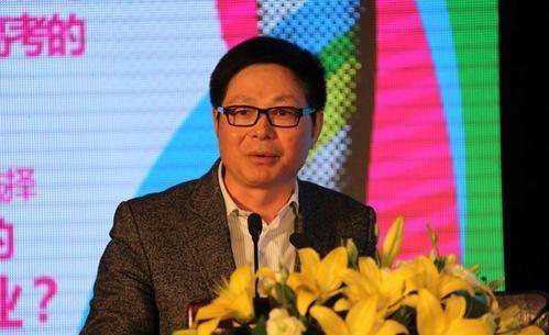 一直以为她出名靠的是杜海涛，万万没想到她爸是芒果台长