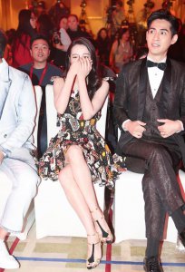 ​27岁的迪丽热巴看起来老十几岁，网友表示：这不是我认识的胖迪