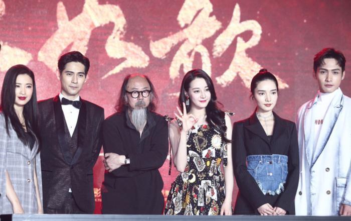 27岁的迪丽热巴看起来老十几岁，网友表示：这不是我认识的胖迪