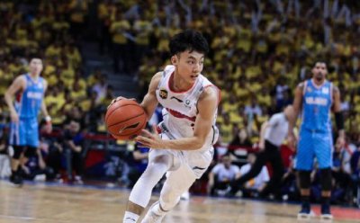 ​都是矮个子,为啥徐杰能打CBA进国家队,曹芳只能做二流街球手?