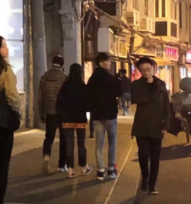 郑爽张恒又被偶遇！郑爽停工和男友黏一起，难道张恒也放长假了？