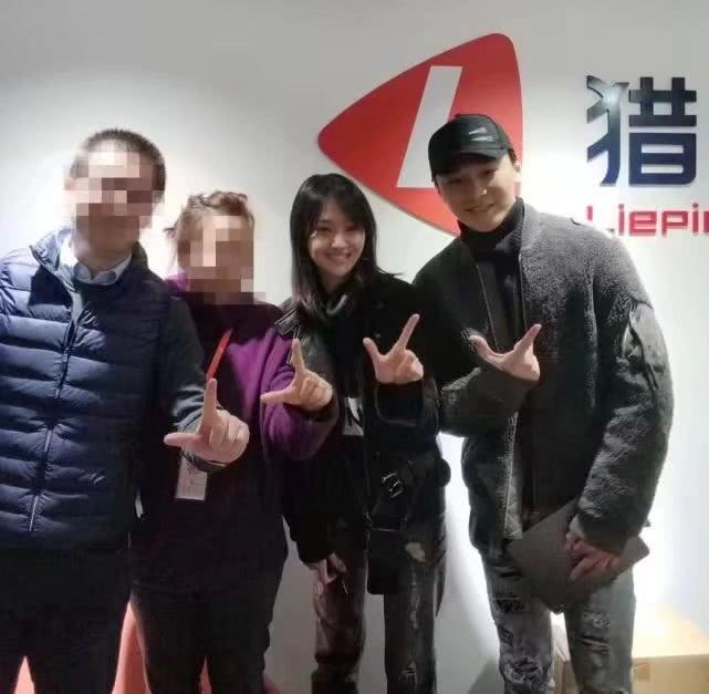 郑爽张恒又被偶遇！郑爽停工和男友黏一起，难道张恒也放长假了？