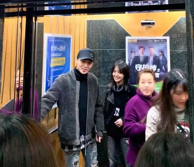 郑爽张恒又被偶遇！郑爽停工和男友黏一起，难道张恒也放长假了？