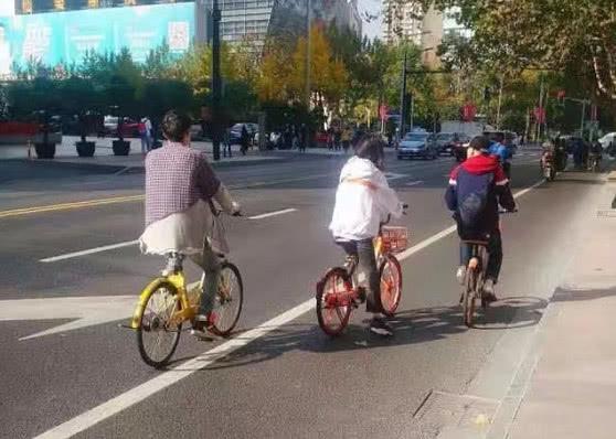 郑爽张恒又被偶遇！郑爽停工和男友黏一起，难道张恒也放长假了？