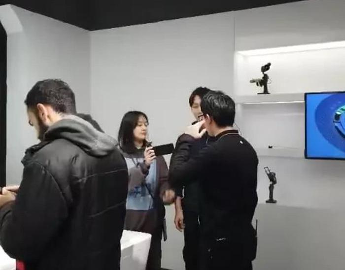 郑爽张恒又被偶遇！郑爽停工和男友黏一起，难道张恒也放长假了？