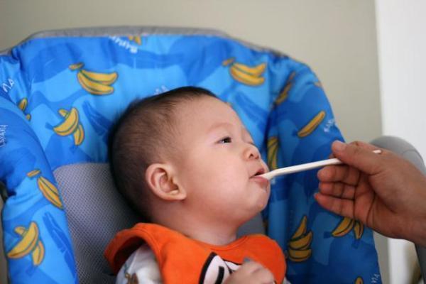 保姆迫使2岁男童吃50克盐后死亡：宝宝吃盐的标准你都知道吗？