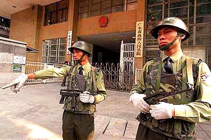 他是张子强的马仔，分赃后买百万奔驰送儿子，在老家建6栋别墅！