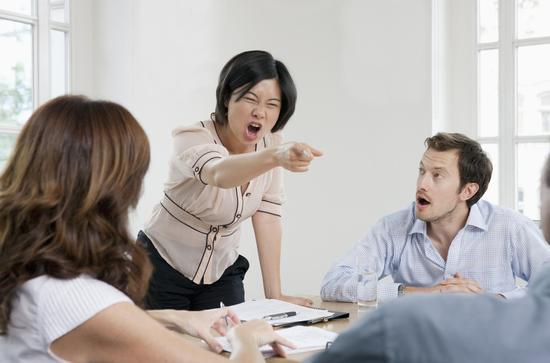 大妈和同事吵架被“气死” 家属索赔21万闹上公堂