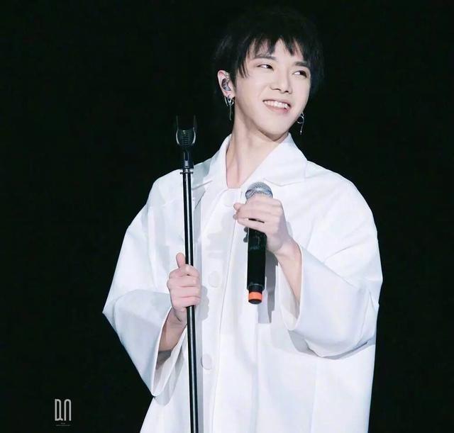 第二季明日之子中，华晨宇怼李袁杰，李宇春也很不屑？