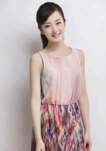 ​女神年前嫁入豪门开600多万的豪车，现如今却债务缠身，无家可归