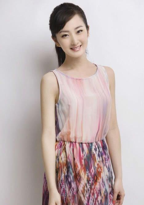 女神年前嫁入豪门开600多万的豪车，现如今却债务缠身，无家可归