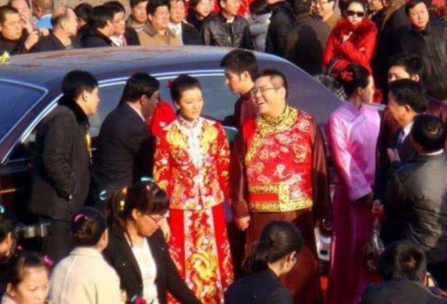 女神年前嫁入豪门开600多万的豪车，现如今却债务缠身，无家可归