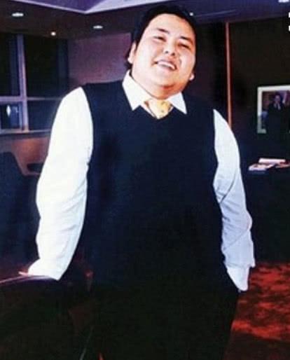 女神年前嫁入豪门开600多万的豪车，现如今却债务缠身，无家可归