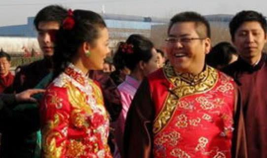 女神年前嫁入豪门开600多万的豪车，现如今却债务缠身，无家可归