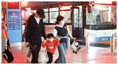 ​陈晓4岁儿子首次露正脸，太像爸爸了