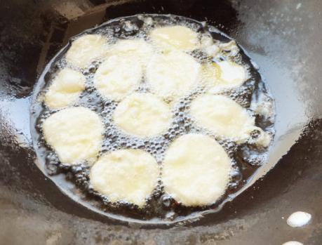 炸杏鲍菇，有人用淀粉，有人用面粉，大厨：做对了，香酥脆不回软