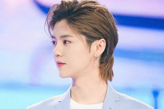 鹿晗自带6000万粉丝走来，天霸一举夺冠成流量队，力压4AM