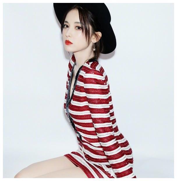 古力娜扎为比美真是拼了，172身高加25厘米高跟鞋，比例怪怪