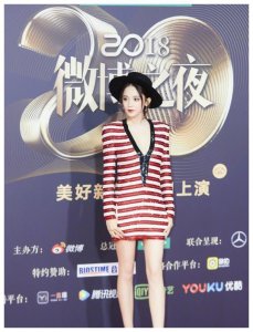 ​古力娜扎为比美真是拼了，172身高加25厘米高跟鞋，比例怪怪