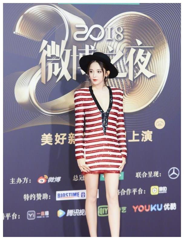 古力娜扎为比美真是拼了，172身高加25厘米高跟鞋，比例怪怪