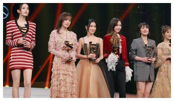 古力娜扎为比美真是拼了，172身高加25厘米高跟鞋，比例怪怪