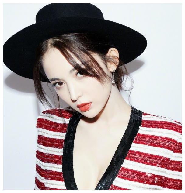 古力娜扎为比美真是拼了，172身高加25厘米高跟鞋，比例怪怪