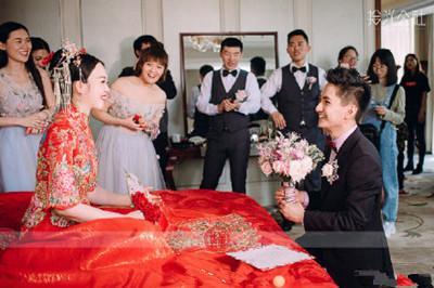 这位演员曾是很多观众的童年偶像，如今携手娇妻步入婚姻殿堂