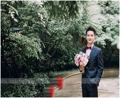 这位演员曾是很多观众的童年偶像，如今携手娇妻步入婚姻殿堂