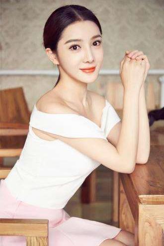 女星任娇凌晨2点坠楼身亡真相大白，死前被2人强行拉扯