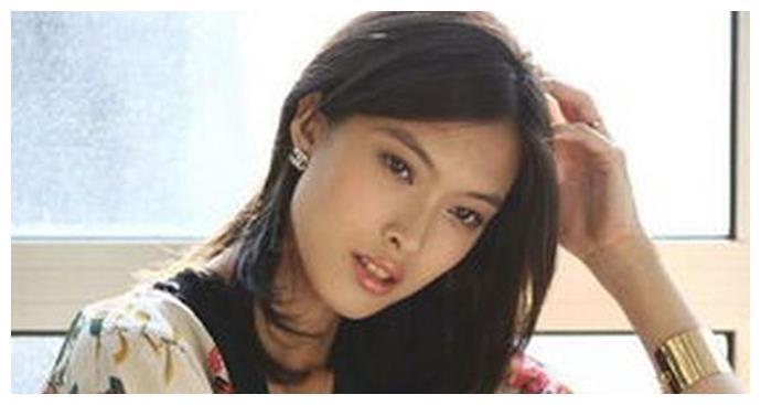 她拒绝承认自己是中国人，却来大陆捞金，网友：滚出中国