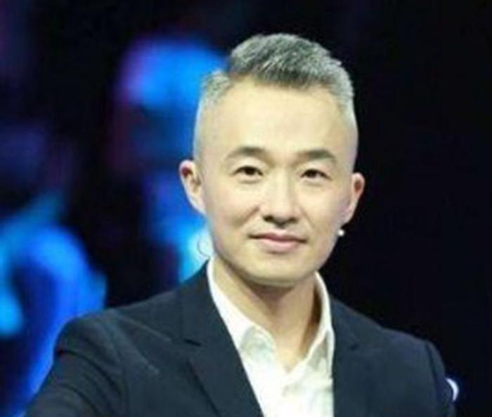 她是30岁美女主持，嫁同行老公