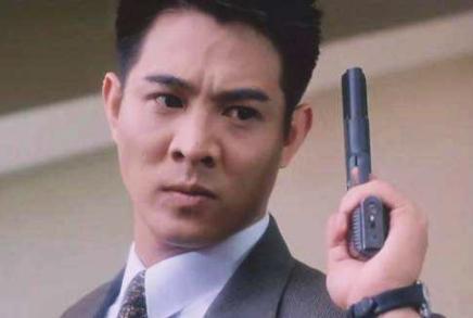 李连杰为改回国籍愿捐全部身家80亿，成龙一句话伤了他的心