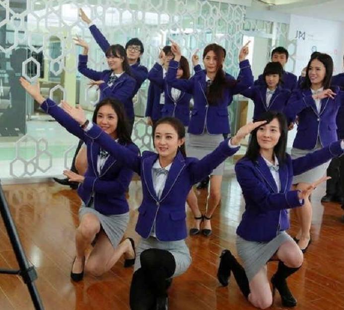 盘点丝袜女星：热巴88分，关晓彤95分，赵丽颖90分，她无人