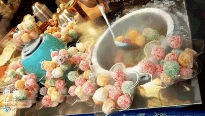 一口仙气，看得人羡慕啊！“冒着烟”的网红冰激凌，真能吃吗?