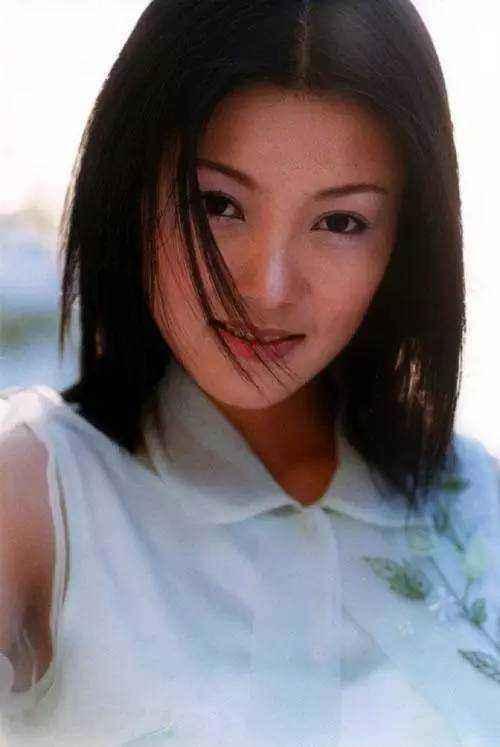 她是和陈明同期全能型艺人，有8年失败婚姻42岁嫁霍元甲武术指导