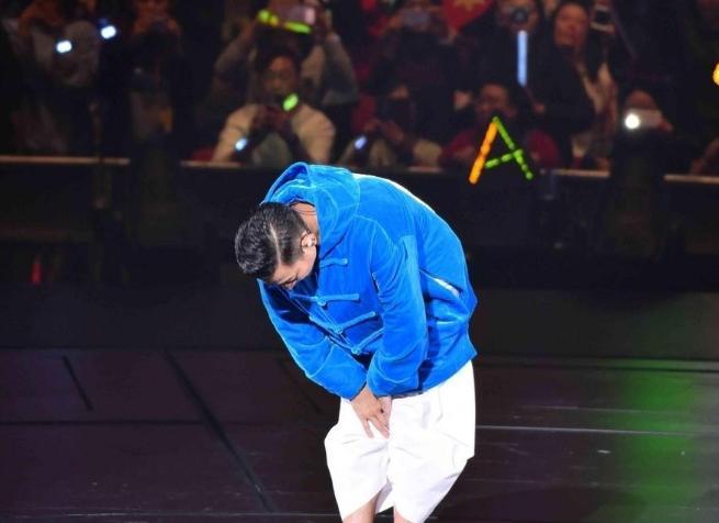 演唱会后，刘德华首次发声身体好转已出院，将于19年重开演唱会