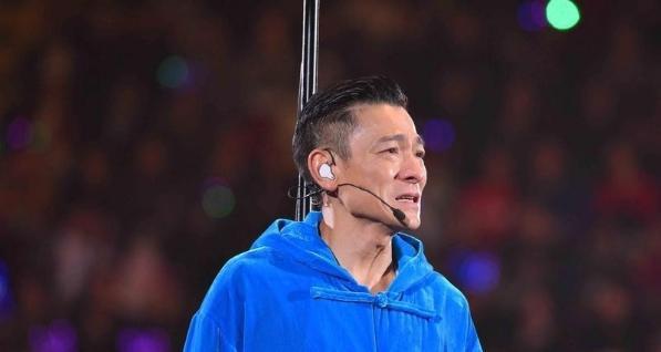 演唱会后，刘德华首次发声身体好转已出院，将于19年重开演唱会