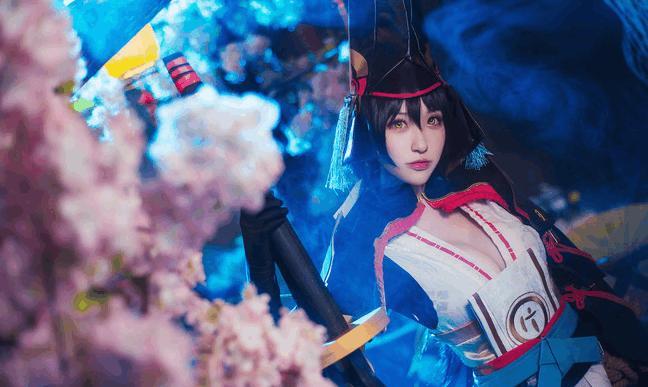 阴阳师》妖刀姬绝美COS: 纸巾一盒怕是都不够用