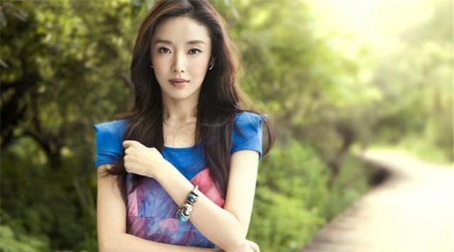 因关系而进入剧组，金主一消失，就手撕倪妮，如今已无戏可拍