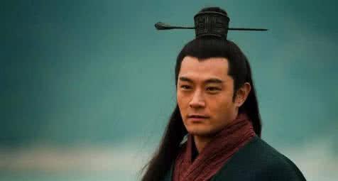 她是先帝才人, 教导痴傻太子却不料生下儿子