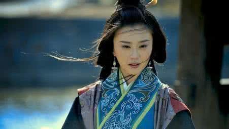 她是先帝才人, 教导痴傻太子却不料生下儿子