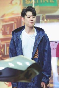 ​看见张云雷上《快本》才知道，明星上节目，粉丝应援是会送金条