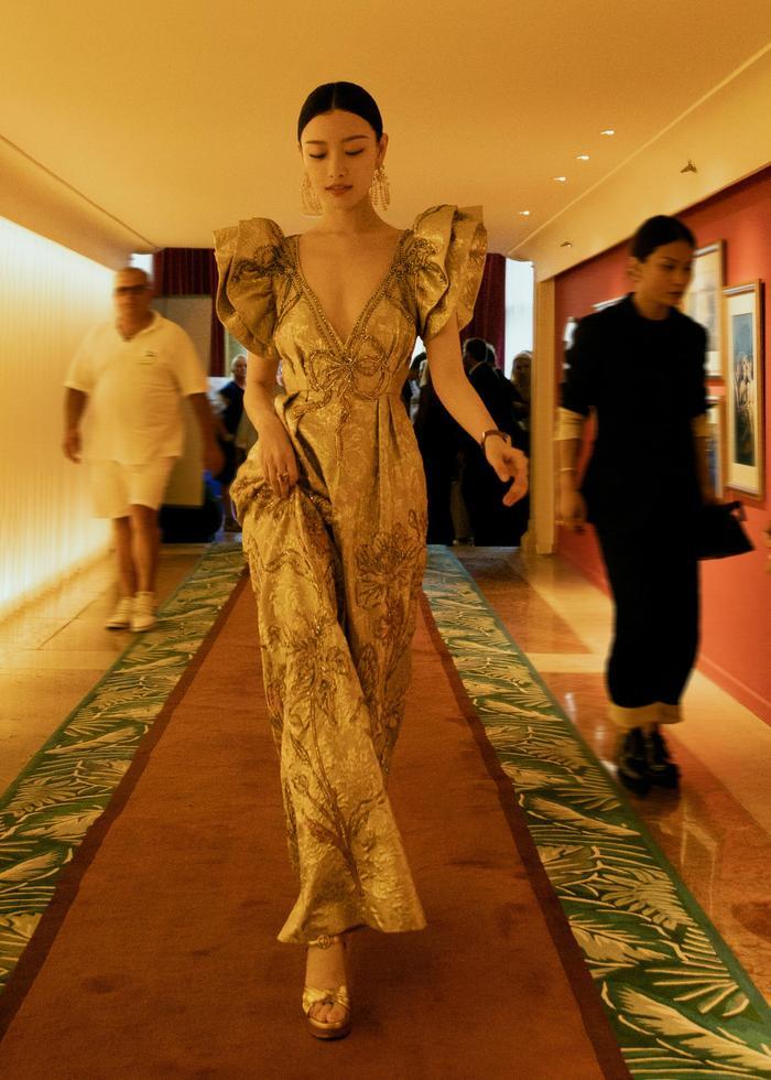 倪妮感谢张艺谋，网友：希望你站在领奖台上说感谢